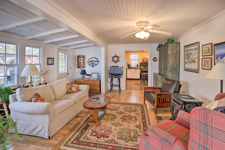 Lakefront Canandaigua Home w/ Grill, Fire Pit — photo 4