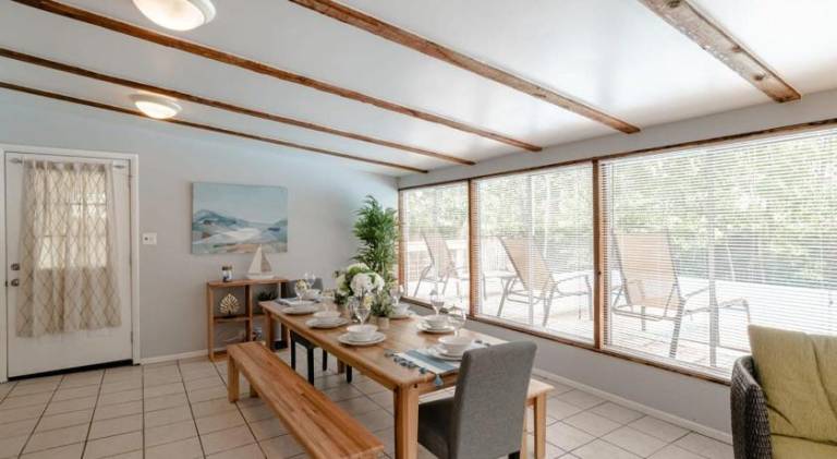 Private Pool & Yard Mins to Dining & University — photo 4