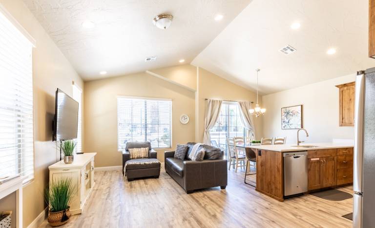 Fully equipped vacation home with heated pool & jacuzzi | Pets allowed in Washington, UT