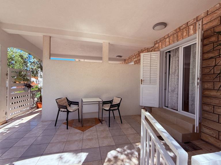 Holiday apartment with garden — photo 5