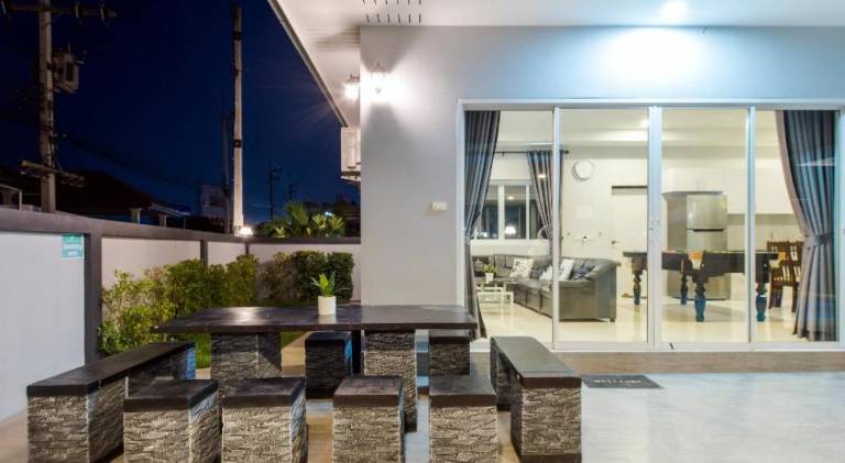Villa with pool — photo 5