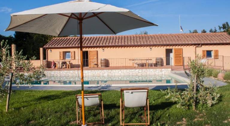Farm with pool, patio & garden | Pets allowed — photo 3
