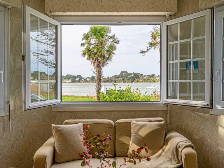 Fully equipped nice rental apartment with BBQ, yard & patio | Sea view | Dogs allowed — photo 3