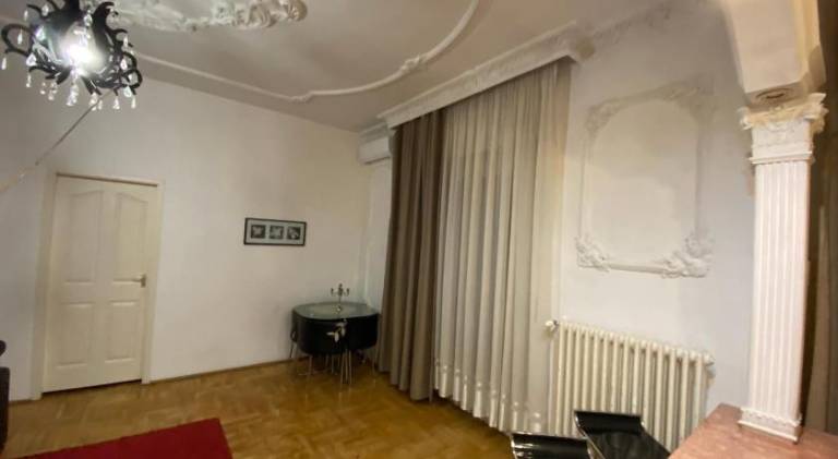 Apartment with Balcony and AC next to Danube — photo 5
