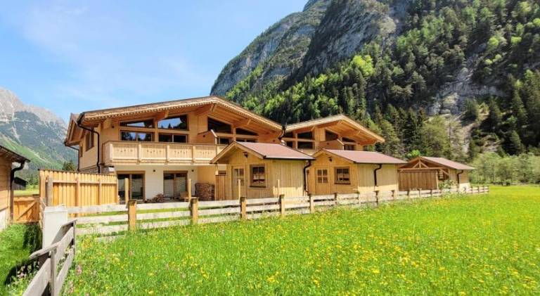 Big vacation home | Pets are welcome in See