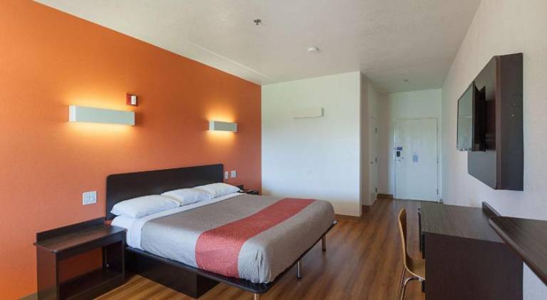 Motel 6 Bedford, TX - Fort Worth — photo 2