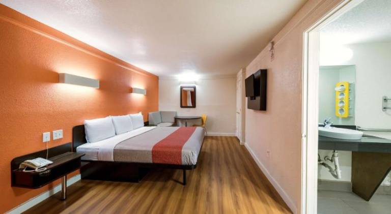 Motel 6 Dallas, TX - Farmers Branch — photo 2