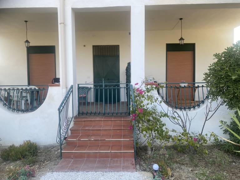 House with grill, terrace & garden | Garden view — photo 5