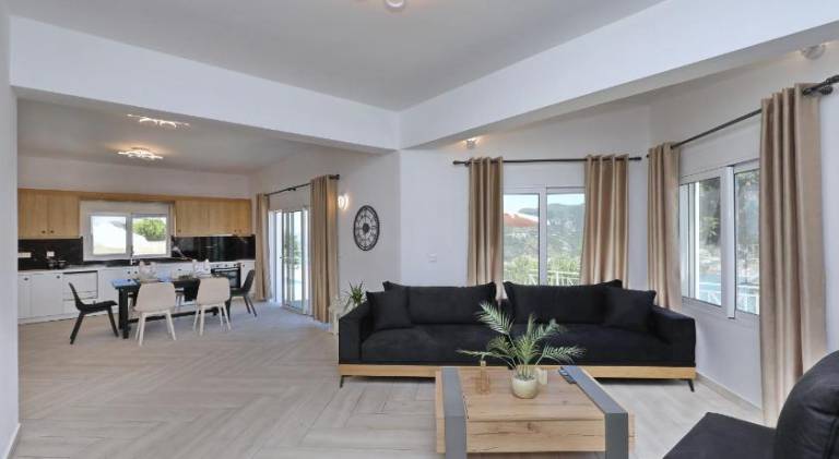 Villa with private pool, barbecue & yard | Perfect for remote work — photo 4