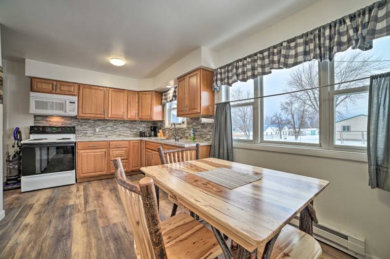 Cozy Houghton Lake Heights Cottage w/ Private Yard — photo 2
