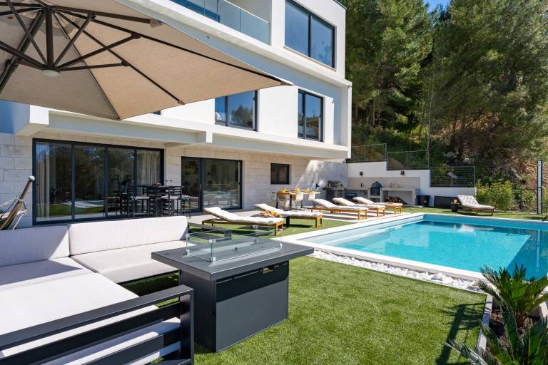 Child-friendly villa with grill, yard & private pool | Sea view | Pets allowed — photo 3