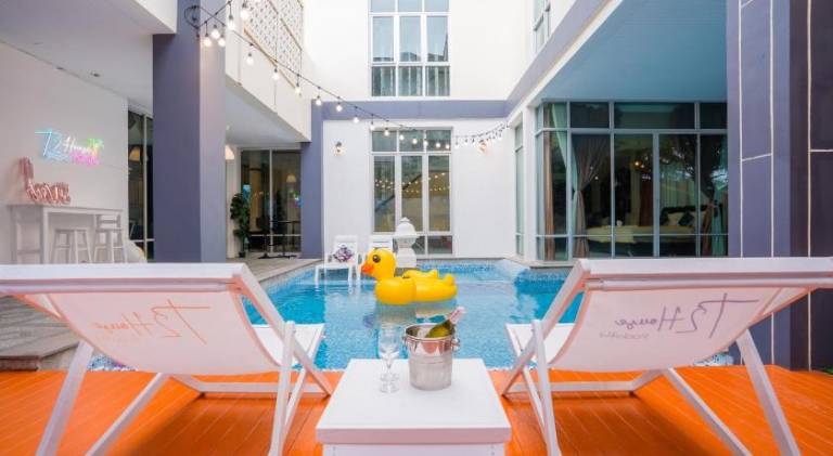 Villa with pool — photo 4