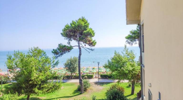 Nice holiday apartment with patio | Close to the beach | Pets allowed — photo 3