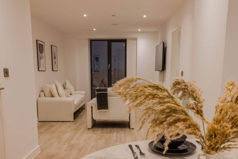 Child-friendly holiday apartment with terrace | Next to Museum of Science and Industry | Water view | Perfect for remote work | Pets allowed — photo 2