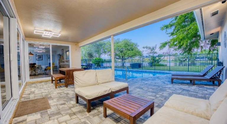 House with pool | Pet-friendly in Weston, FL
