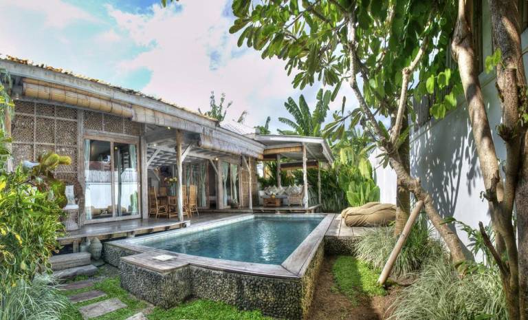Charming villa with yard, private pool & patio | Good for workation | Pet-friendly in Kuta