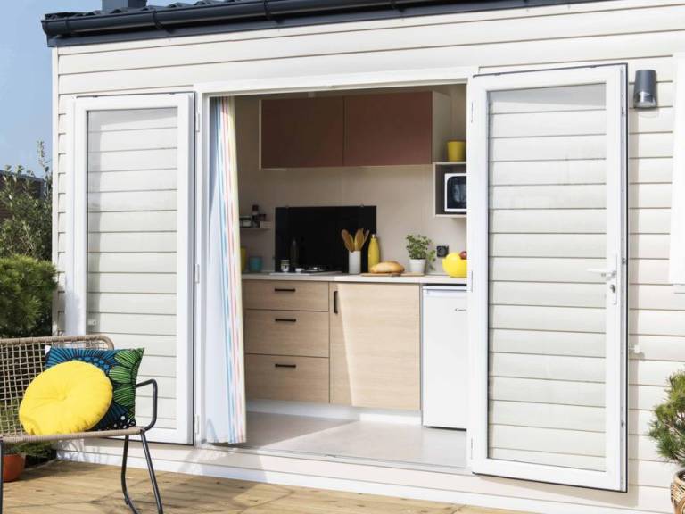 Children-friendly pleasant mobile home with heated pool & patio | Pets allowed — photo 4