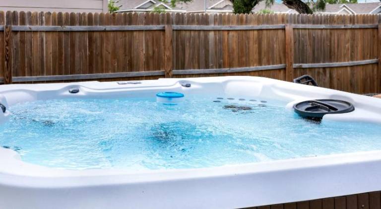 Fully equipped beautiful vacation home with private pool, hot tub & barbecue | Pets are welcome in San Antonio, TX