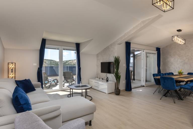 Rental apartment with pool & yard — photo 4