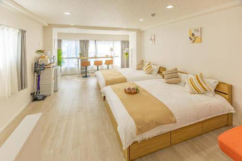 2 minute walk from the station direct access to Ginza Ikebukuro next to Tokyo Dome