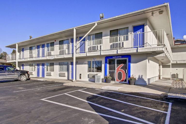 Motel 6 Green Bay, WI in Lam