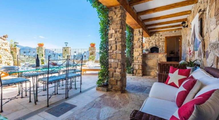 Villa with pool — photo 3
