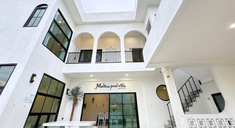 Villa with private pool, grill & terrace in Chonburi