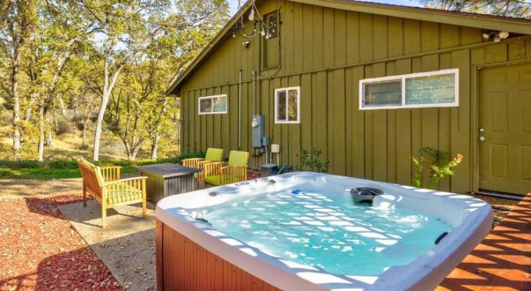 House with jacuzzi — photo 4