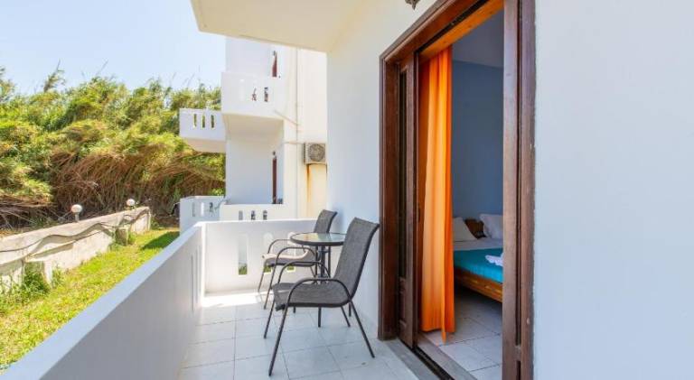 Nice serviced apartment with pool & yard | Close to the beach | Dogs allowed — photo 4