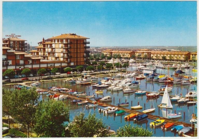 Family-friendly pleasant apartment with pool | City view | Beach nearby | Pet-friendly in Caorle