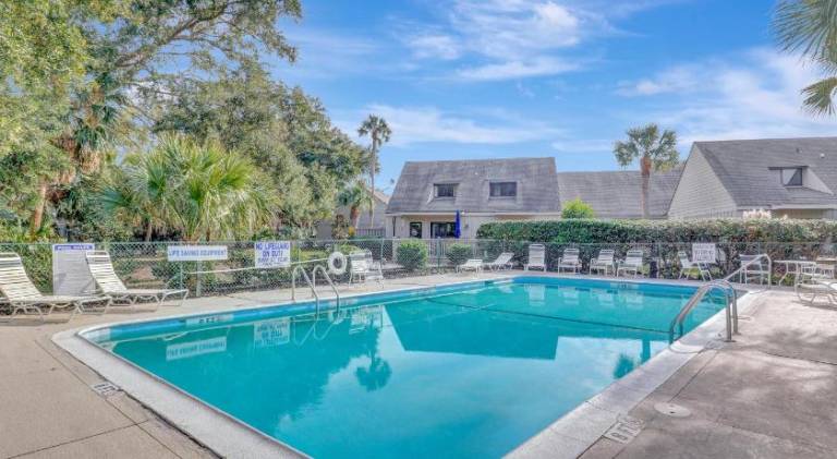 Villa with pool — photo 3