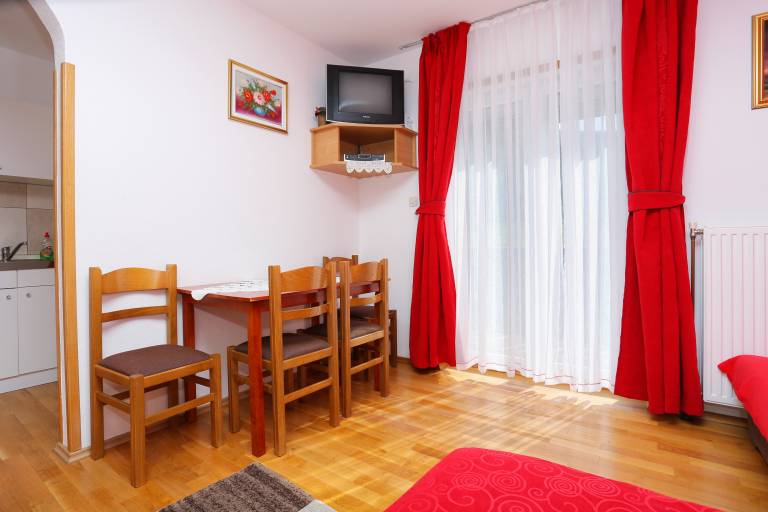 One bedroom apartment with balcony Vranovača, Plitvice (A-17428-a) — photo 3