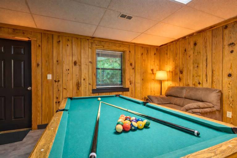 Hunter Hills Haven - Secluded Luxe Cabin Getaway with Mountain Views Spa Hot Tub Game Room — photo 5