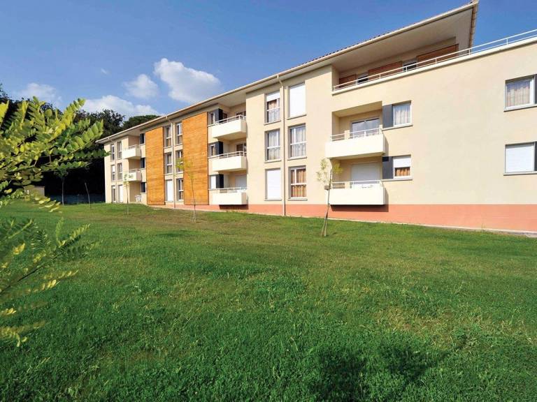 Serviced apartment with terrace & yard | Suitable for remote work | Pets allowed in Colomiers
