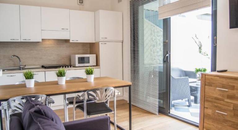 Child-friendly lovely serviced apartment with hot tub, pool & terrace | Beach nearby | Dogs allowed — photo 5