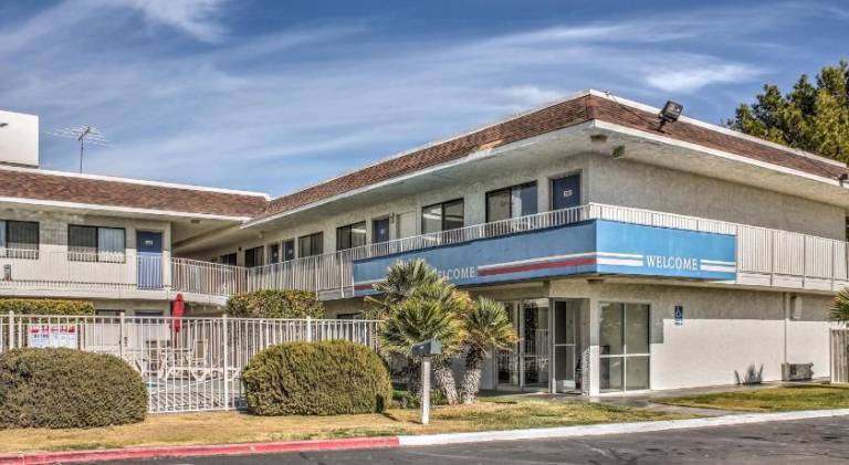 Motel 6 Mojave, CA — photo 3