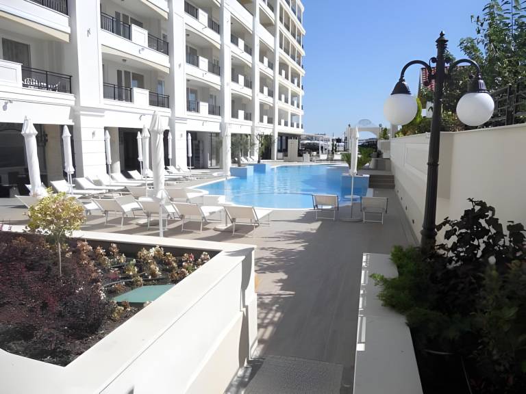 Big serviced apartment with sauna, pool & patio | Beach nearby | Dogs allowed in Pomorie