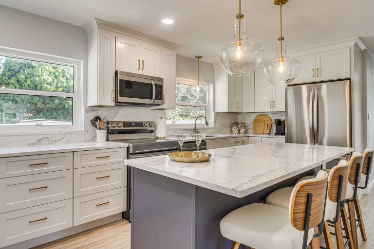 Beach-Hop, Bike & BBQ! Clearwater Home w/ Yard — photo 4