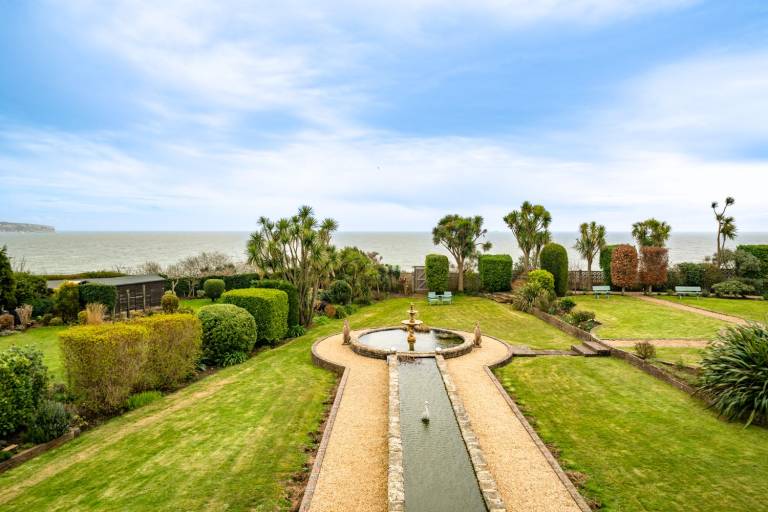 Villa with patio, BBQ & yard in Shanklin