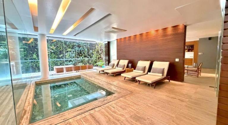 Apartment with pool — photo 2