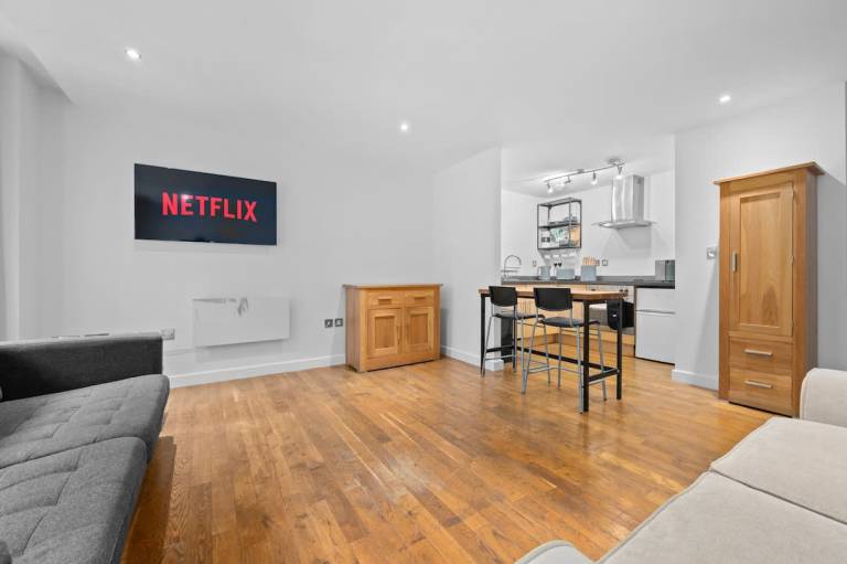 Child-friendly beautiful rental apartment | Next to Manchester Town Hall | Suitable for remote work | Pets are welcome — photo 3