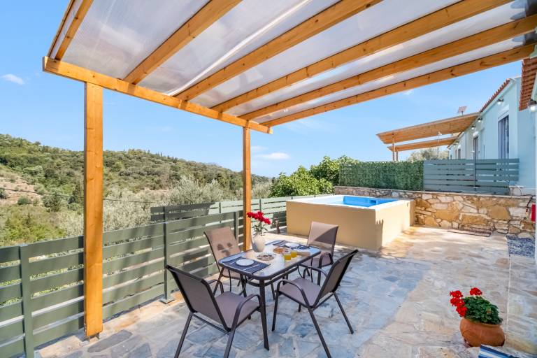 Fully equipped charming villa with yard, private pool & terrace | City view | Perfect for remote work | Pet-friendly — photo 2