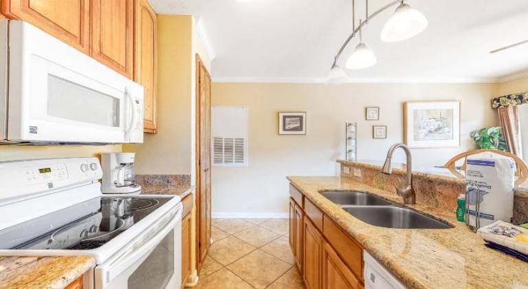 Rental apartment with hot tub, heated pool & terrace | Perfect for remote work — photo 4