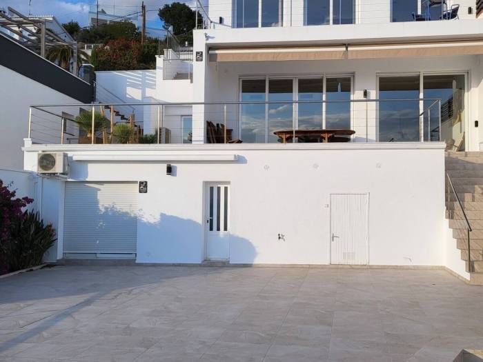 Vacation home with patio, private pool & yard | Sea view — photo 3