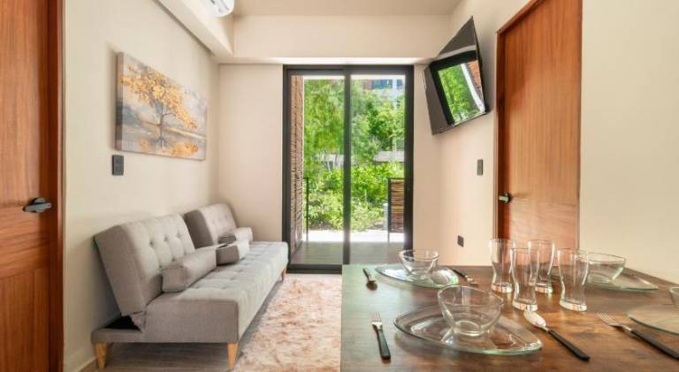 Apartment with pool & hot tub — photo 4