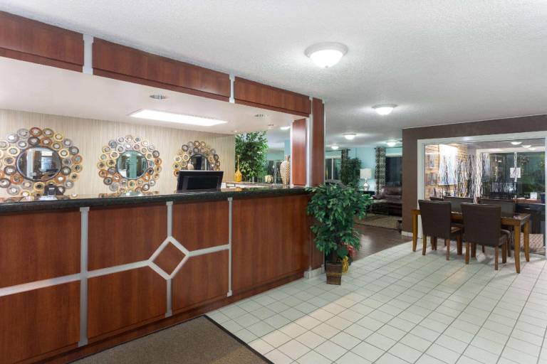 Days Inn by Wyndham Port Charlotte/Punta Gorda — photo 4