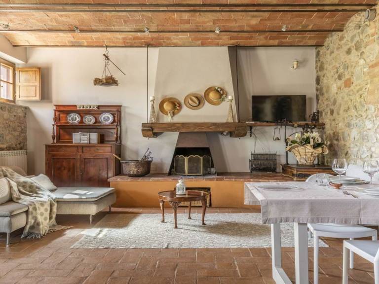 Vacation home with grill, yard & private pool — photo 4