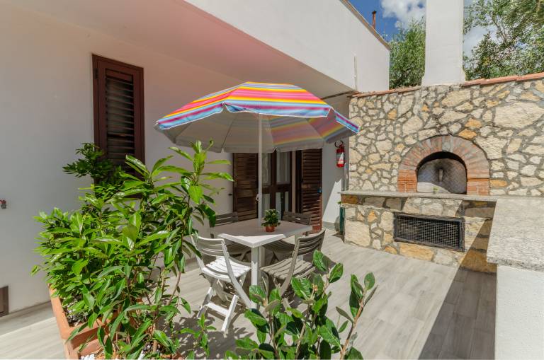 Child-friendly house with yard, patio & grill | Garden view | Dogs allowed — photo 3