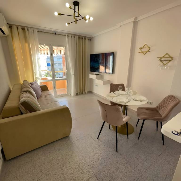 Holiday apartment with fast internet, yard & pool | Beach view — photo 4