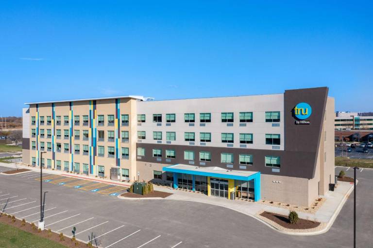 Tru by Hilton Naperville Chicago in Warrenville, IL